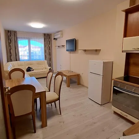 сезони 3 Апартхотел 2*