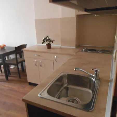 Seasons 3 Aparthotel