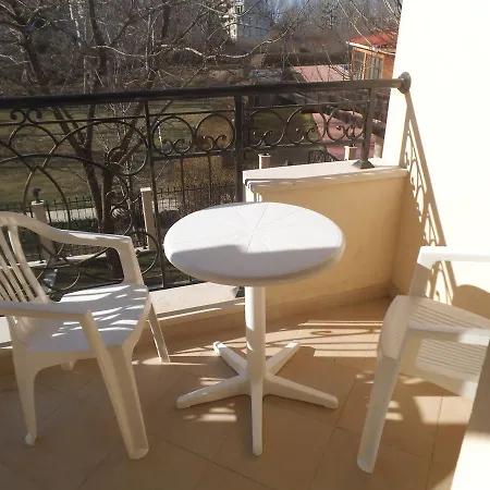 сезони 3 Апартхотел 2*