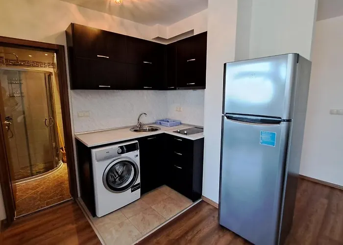 Seasons 3 Aparthotel 2*