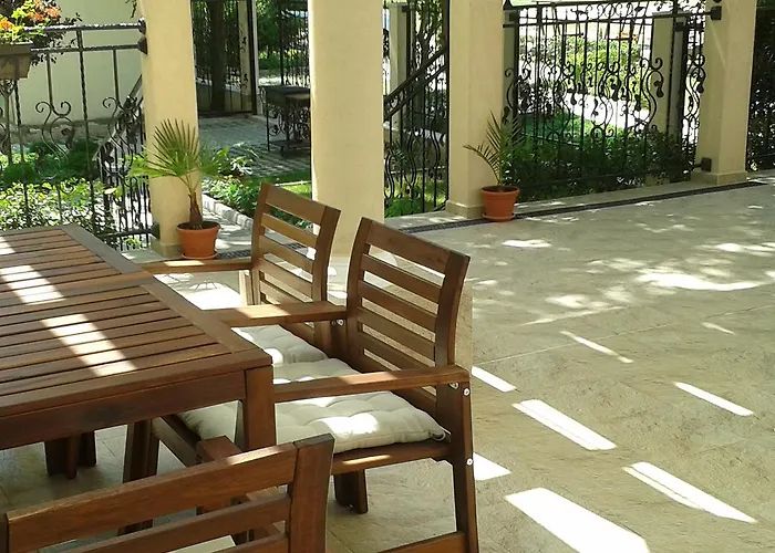 Seasons 3 Aparthotel 2*